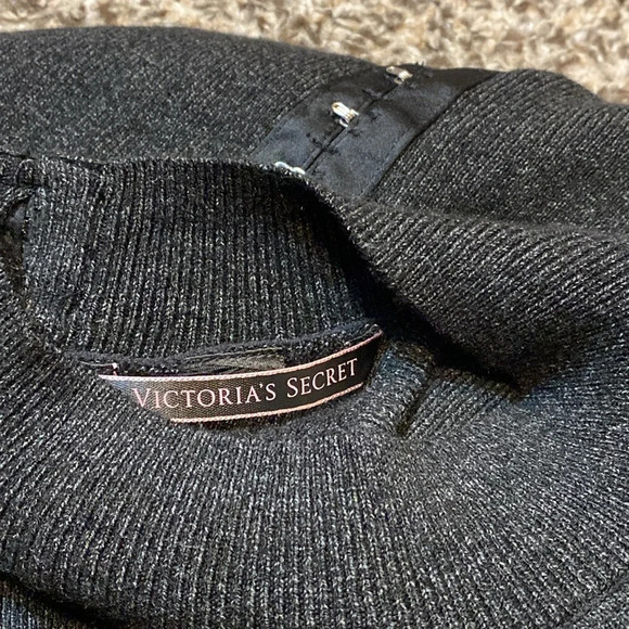 Victoria’s Secret Charcoal Grey Knit Hater with Hook Closure Back - Picture 6 of 7